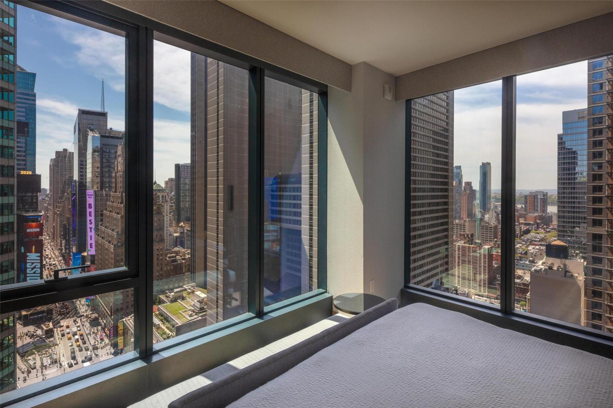 Tempo By Hilton Times Square 4*